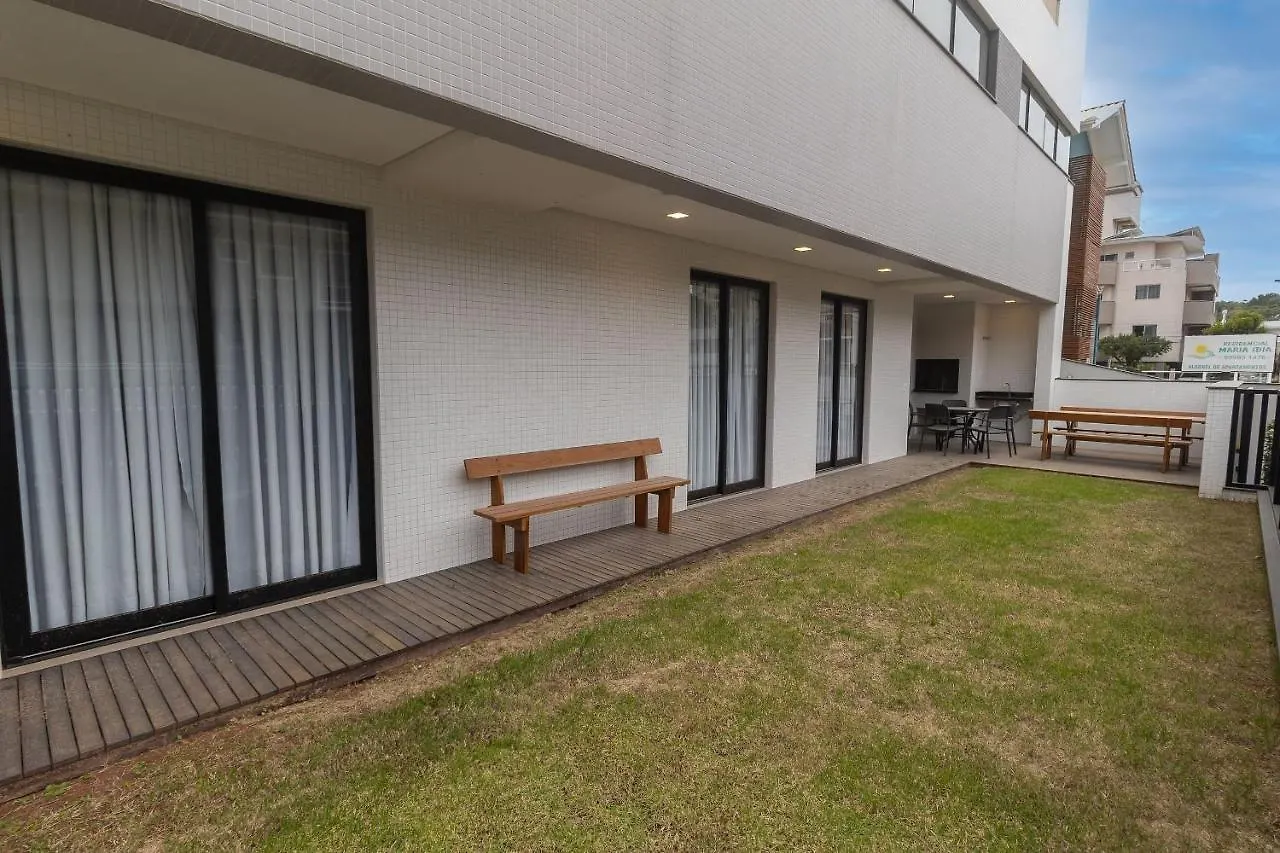 Adra Garden Apartments: Rooftop Pool & Beach Proximity in Bombinhas